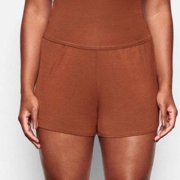 NWT SKIMS SLEEP SHORTS S - Picture 4 of 8